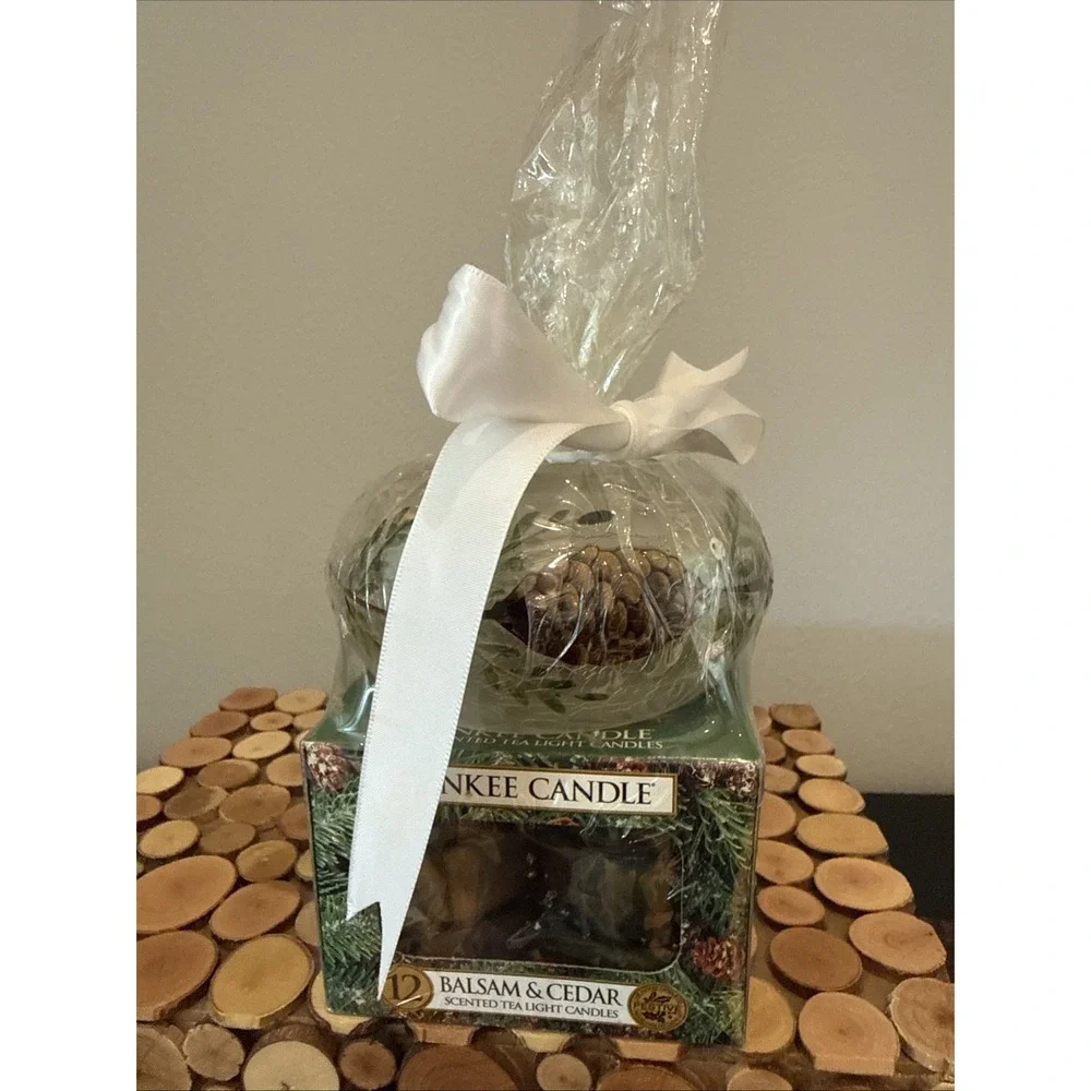 Yankee Candle BALSAM & CEDAR Scented Tea Lights Box of 12 Holiday‎ With Holder